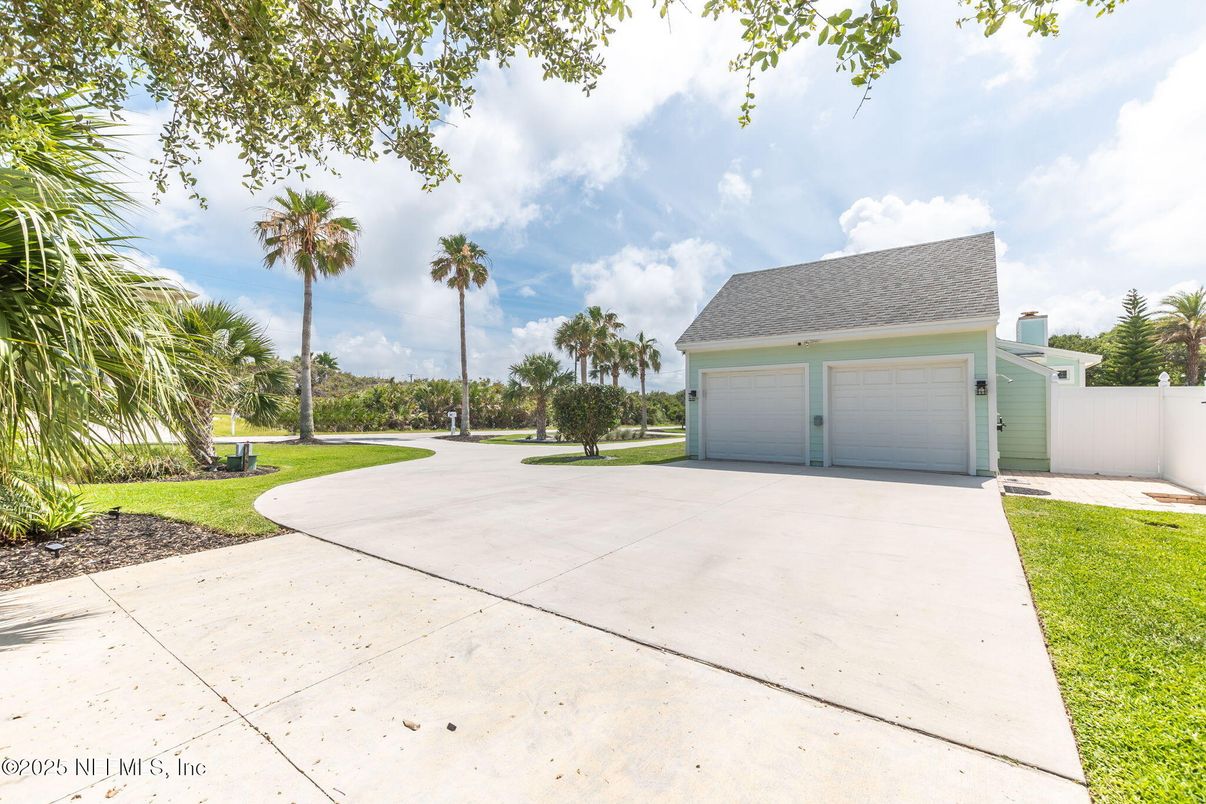 Detached Garage, Exterior