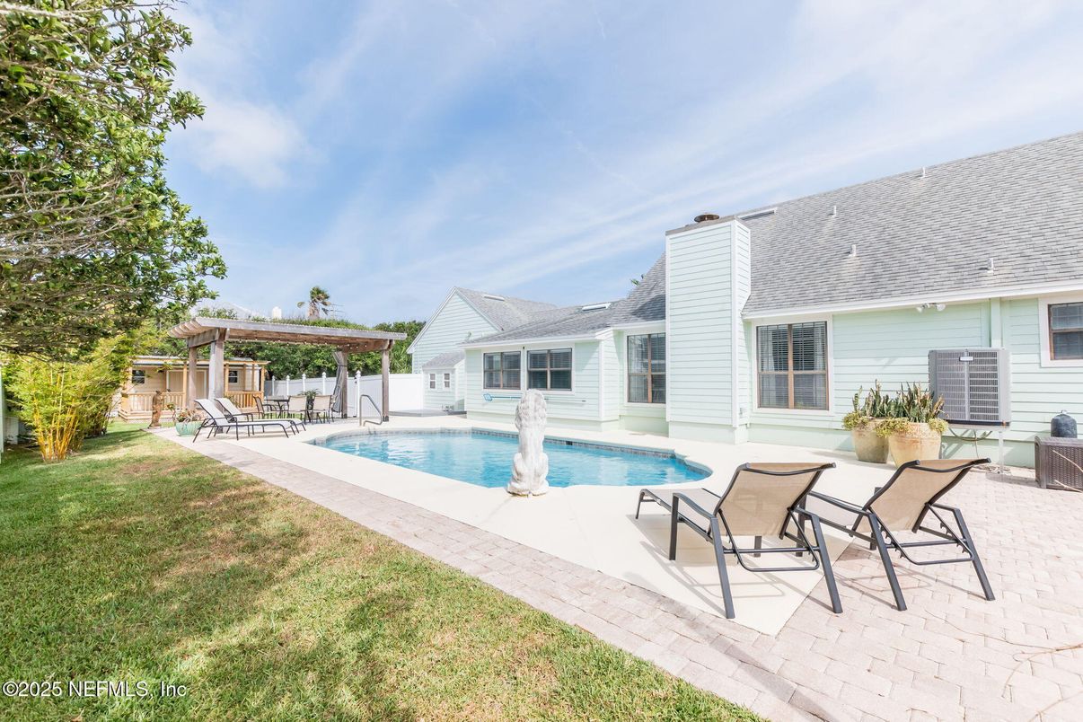 Exterior, Pool