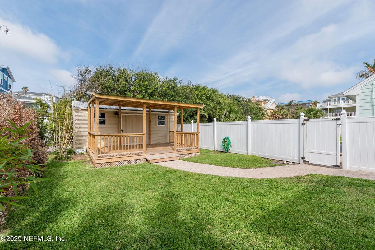 Backyard, Exterior