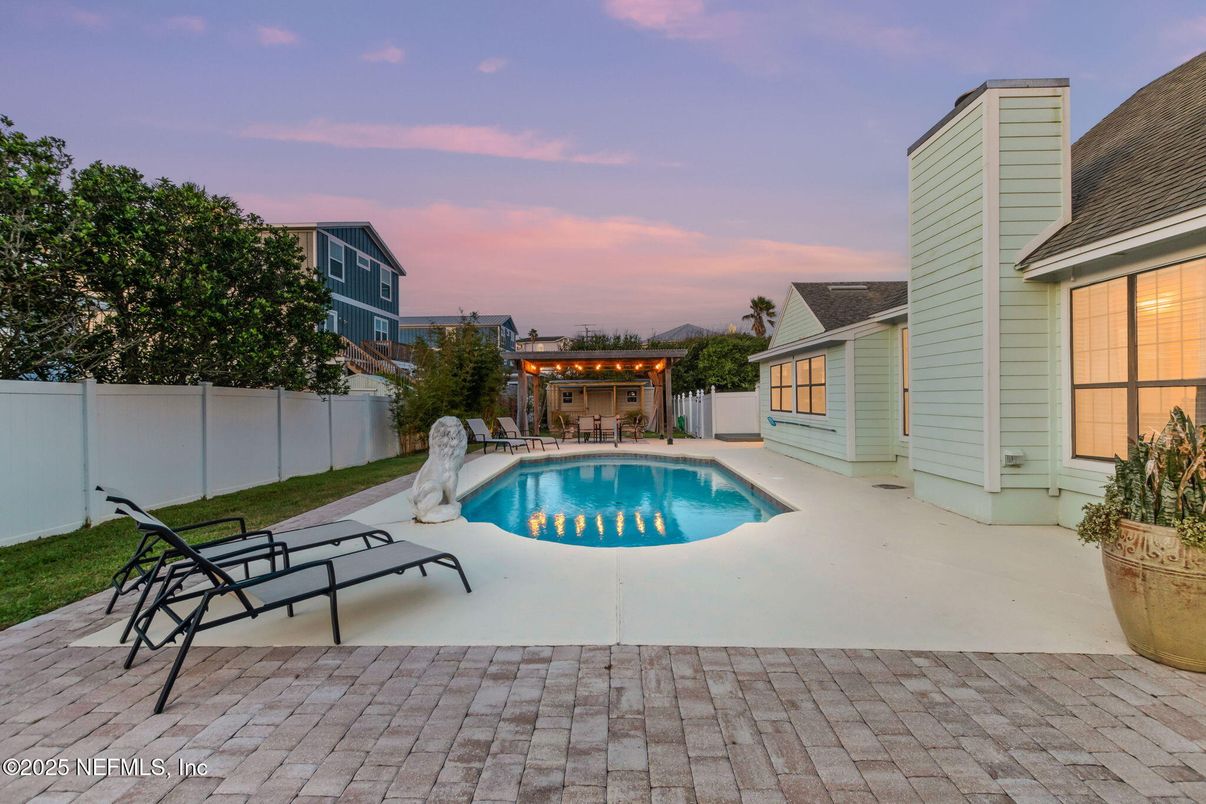 Exterior, Pool