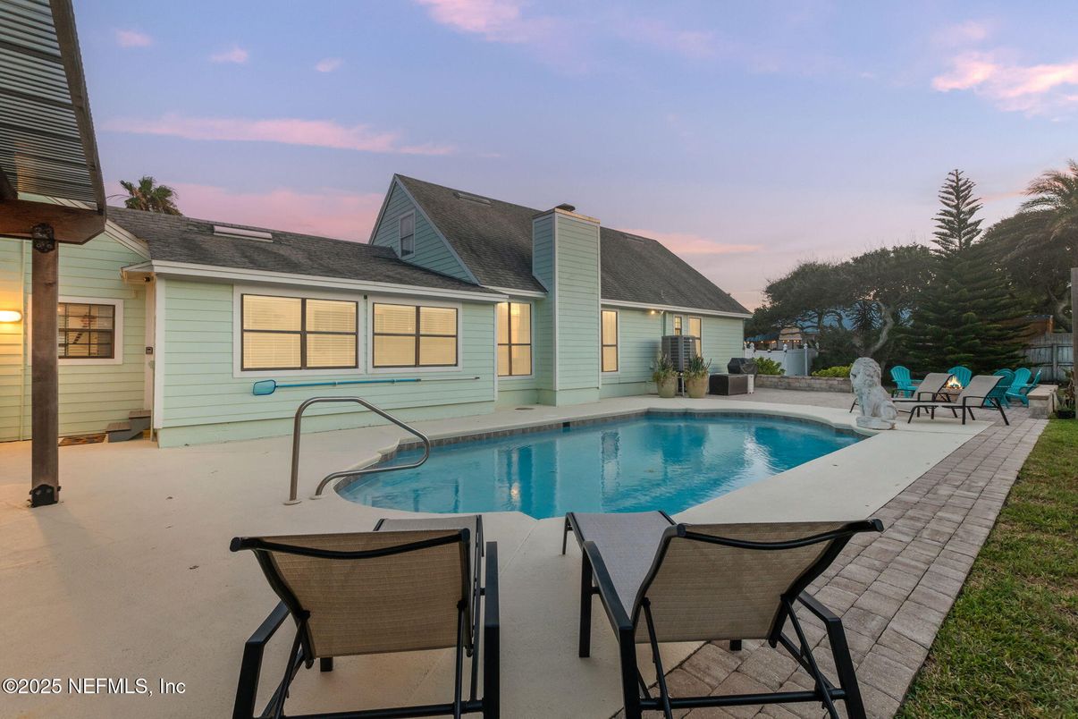 Exterior, Pool