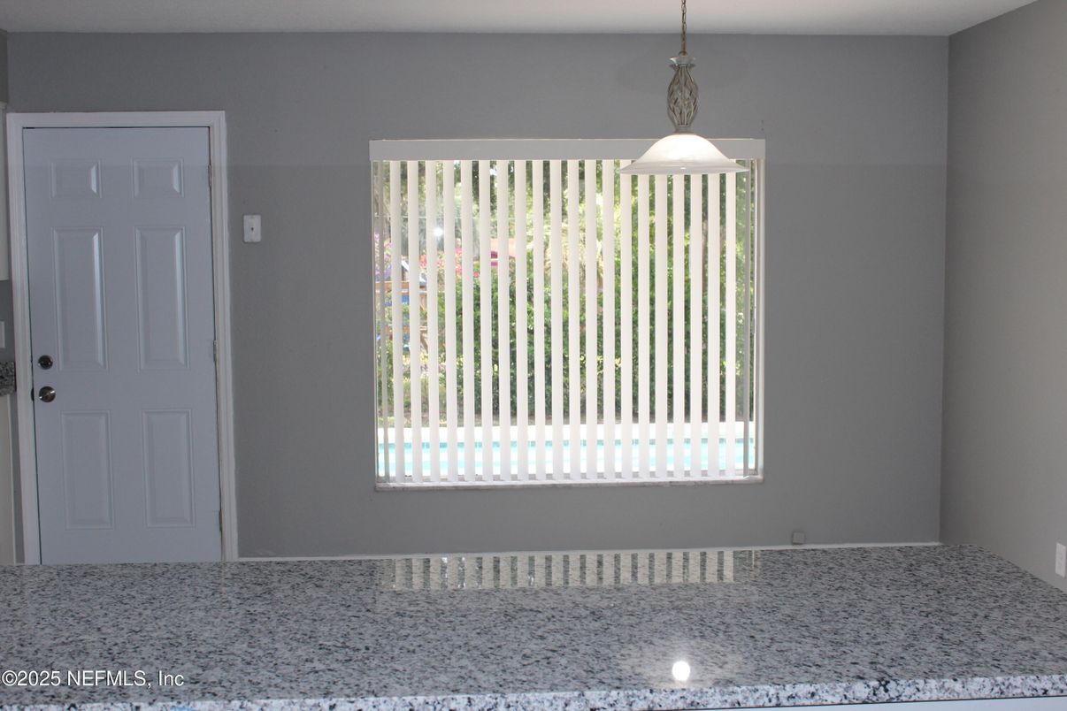 Empty room, Interior, Pendant Lights