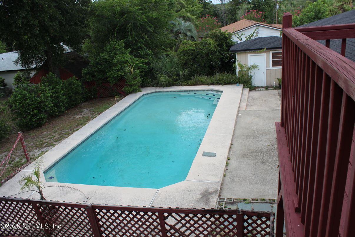 Exterior, Pool