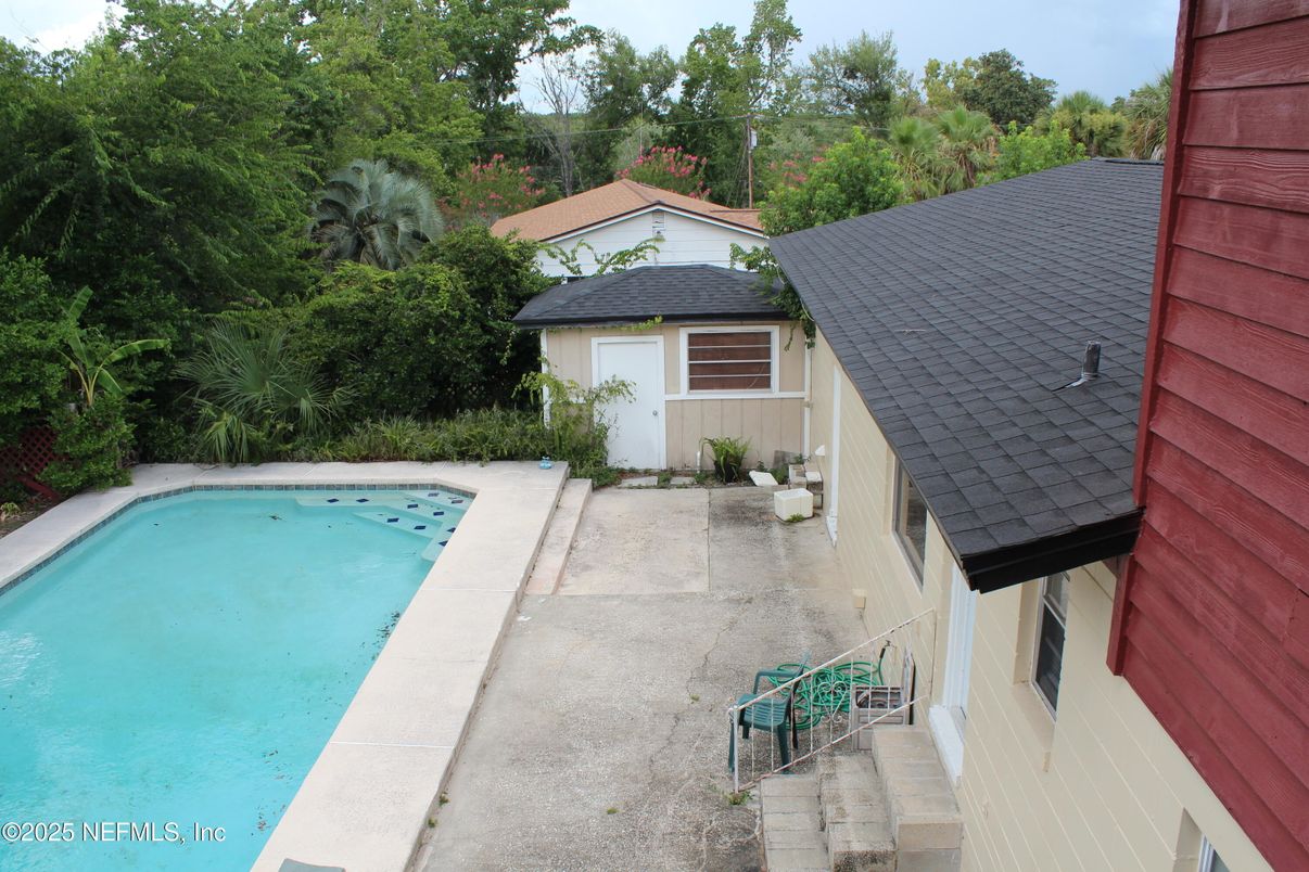 Exterior, Pool