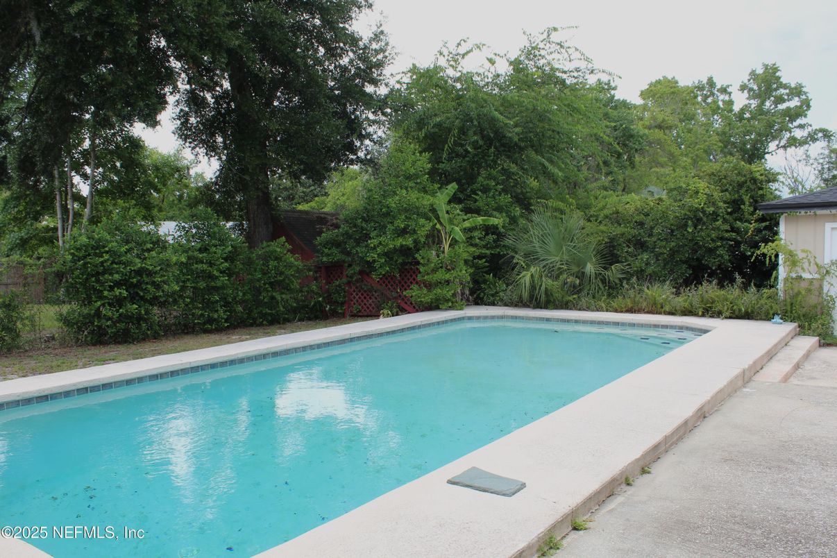 Exterior, Pool