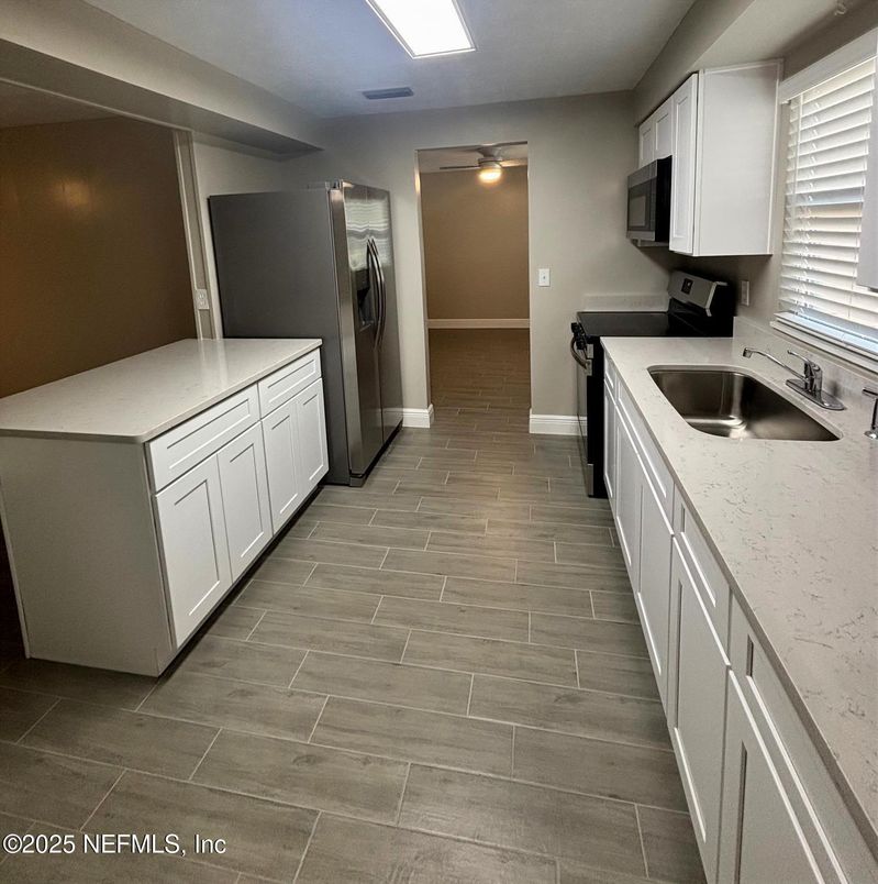 Interior, Kitchen, Washer, Wood Texture Flooring