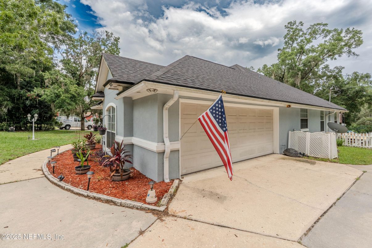 Detached Garage, Exterior