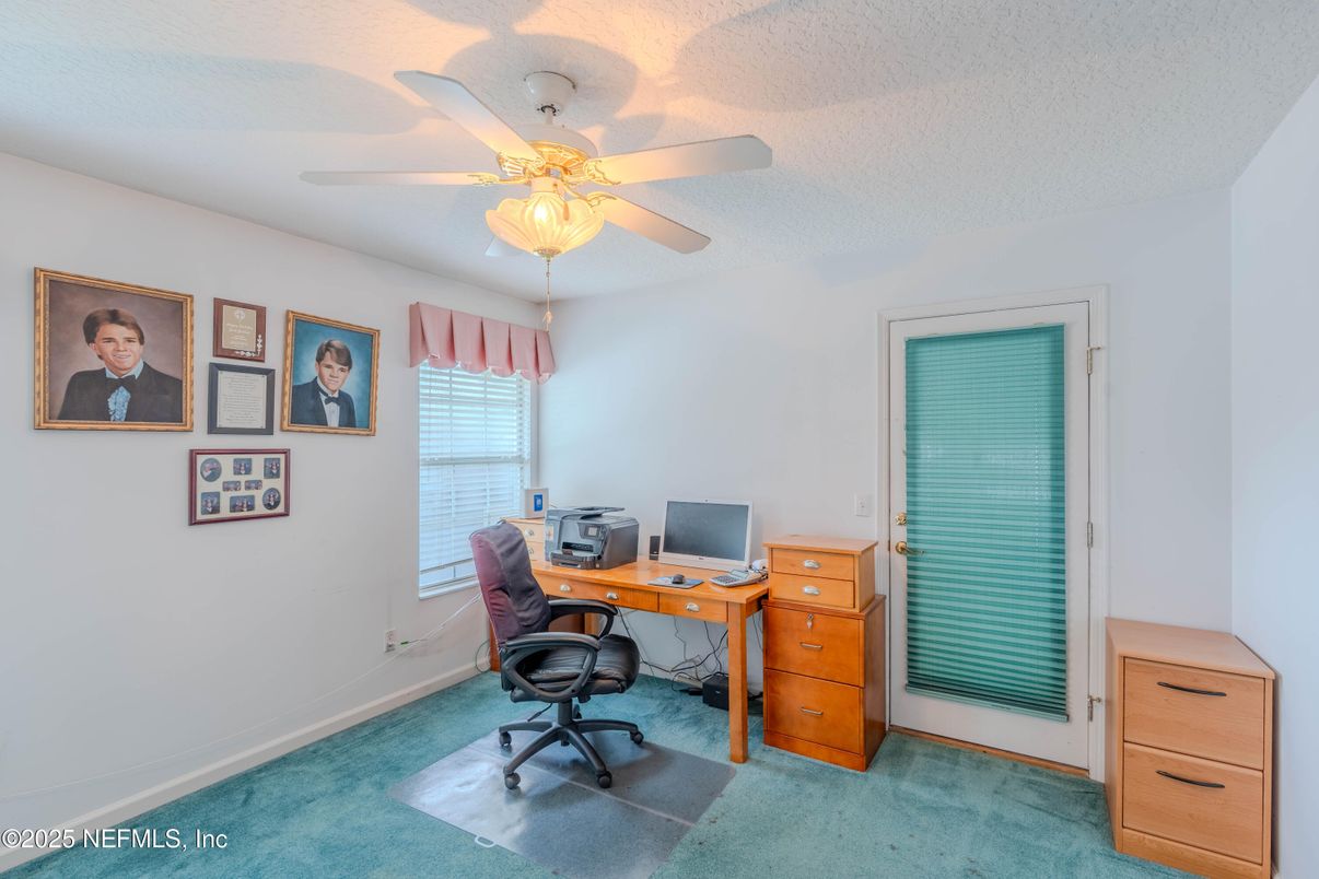 Home Office, Interior