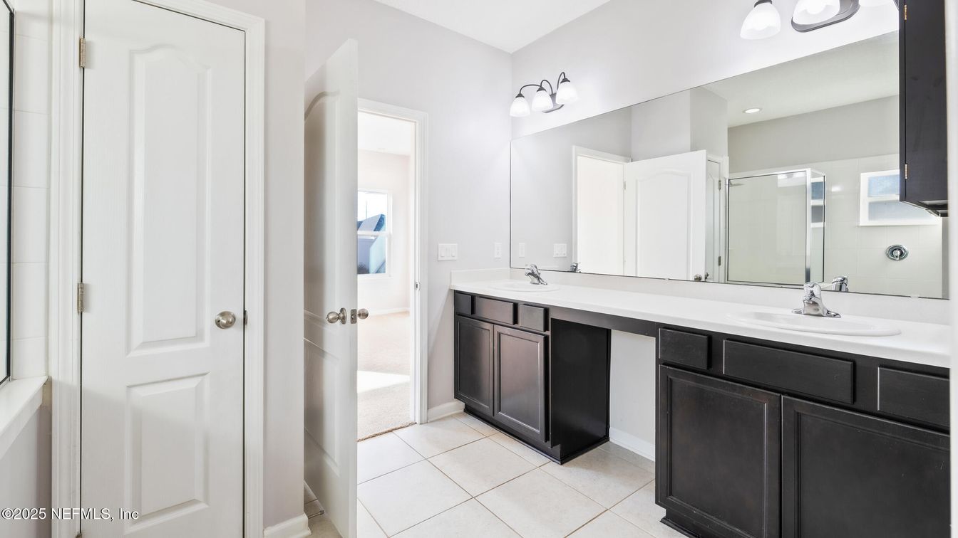 Bathroom, Dual Sink Vanities, Interior, Recessed Lighting