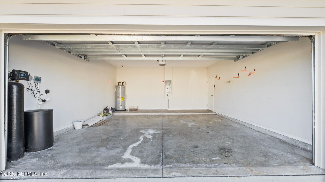 Garage, Interior