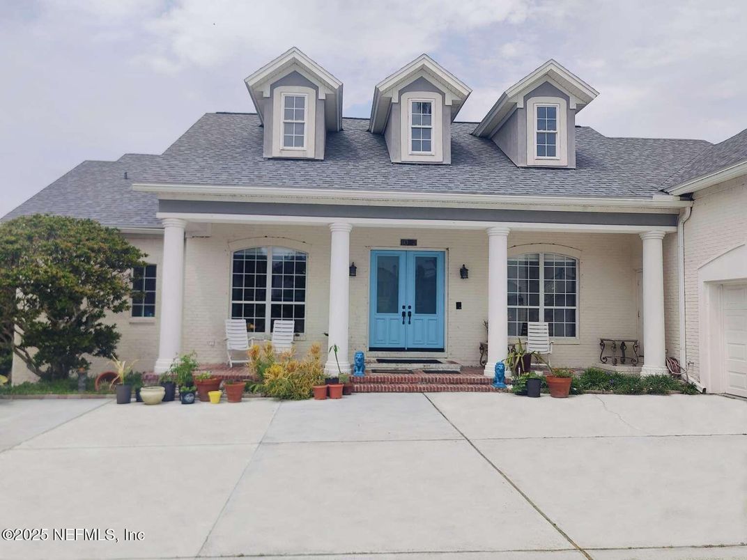 Exterior, Facade, Cape Cod