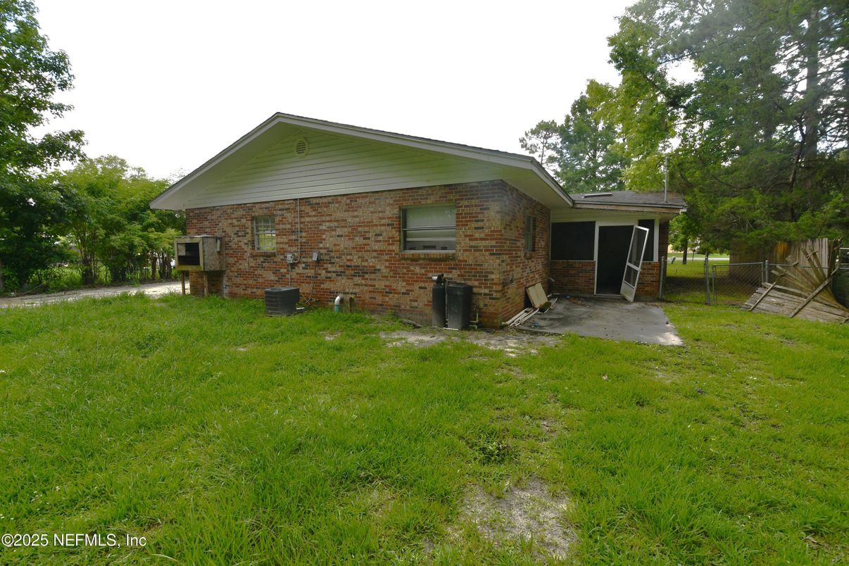 Backyard, Exterior