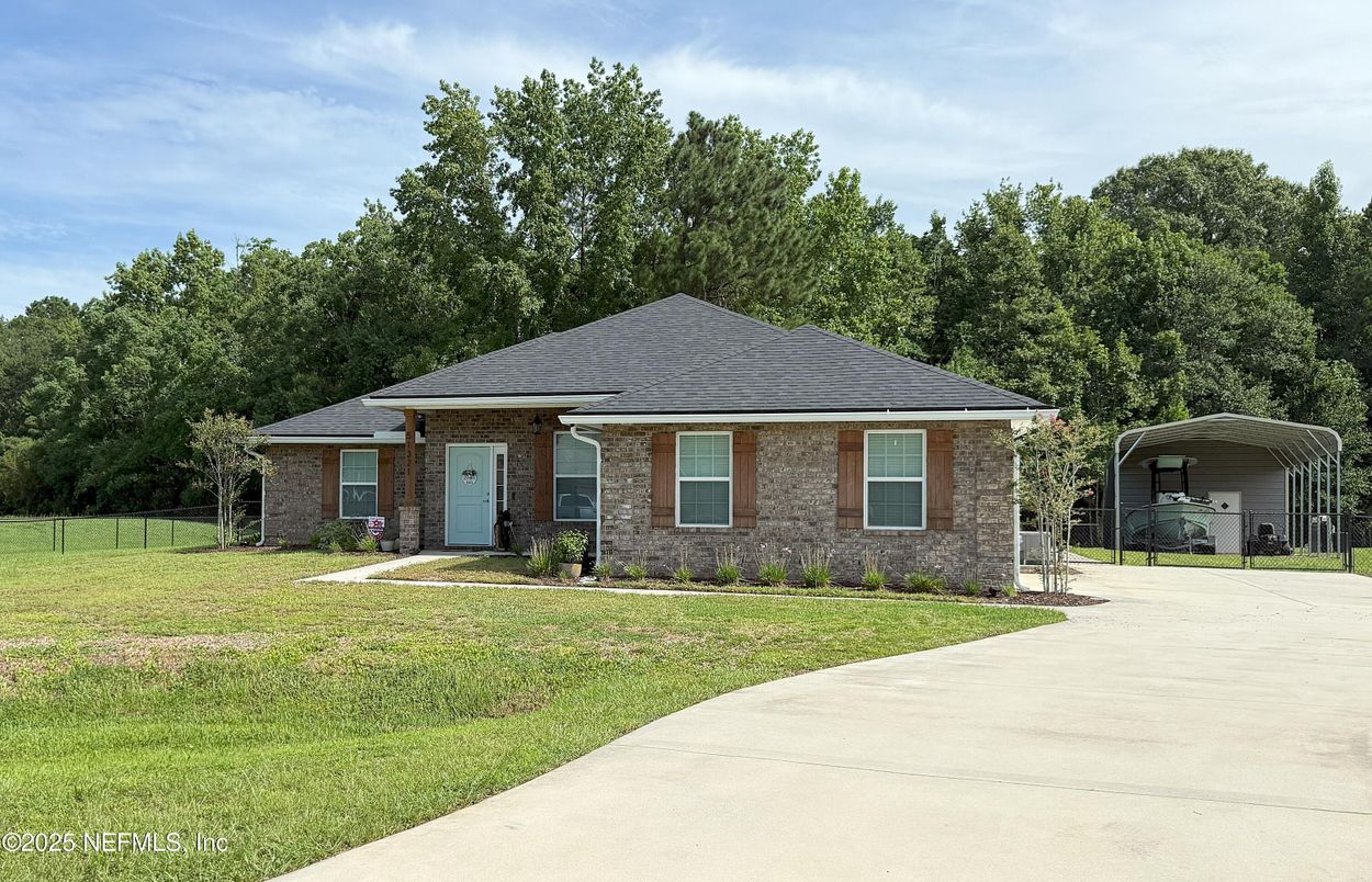 Backyard, Exterior, Facade, Brick Facade, Ranch