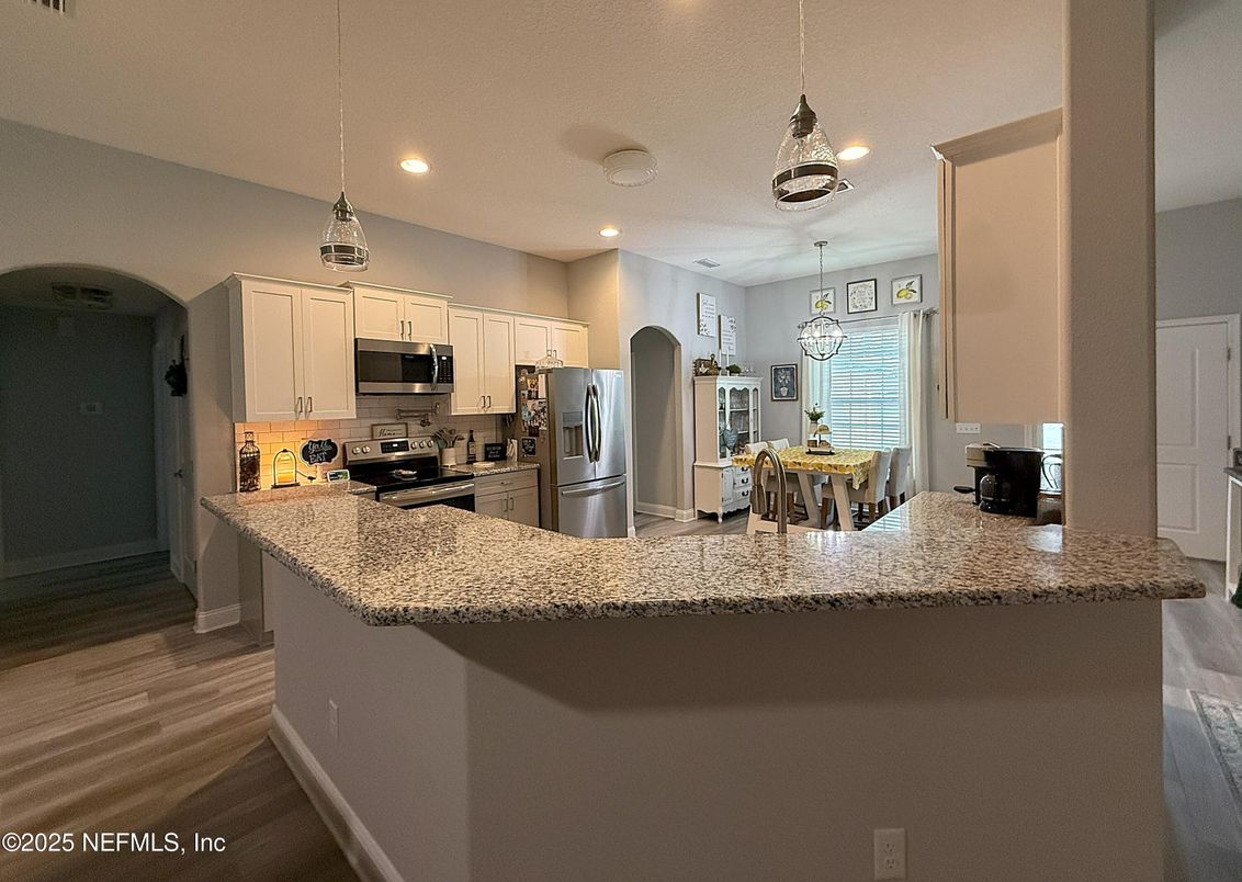 Chandelier, Dining room, Interior, Kitchen, Pendant Lights, Recessed Lighting, Stainless Steel Appliances, Wood Texture Flooring