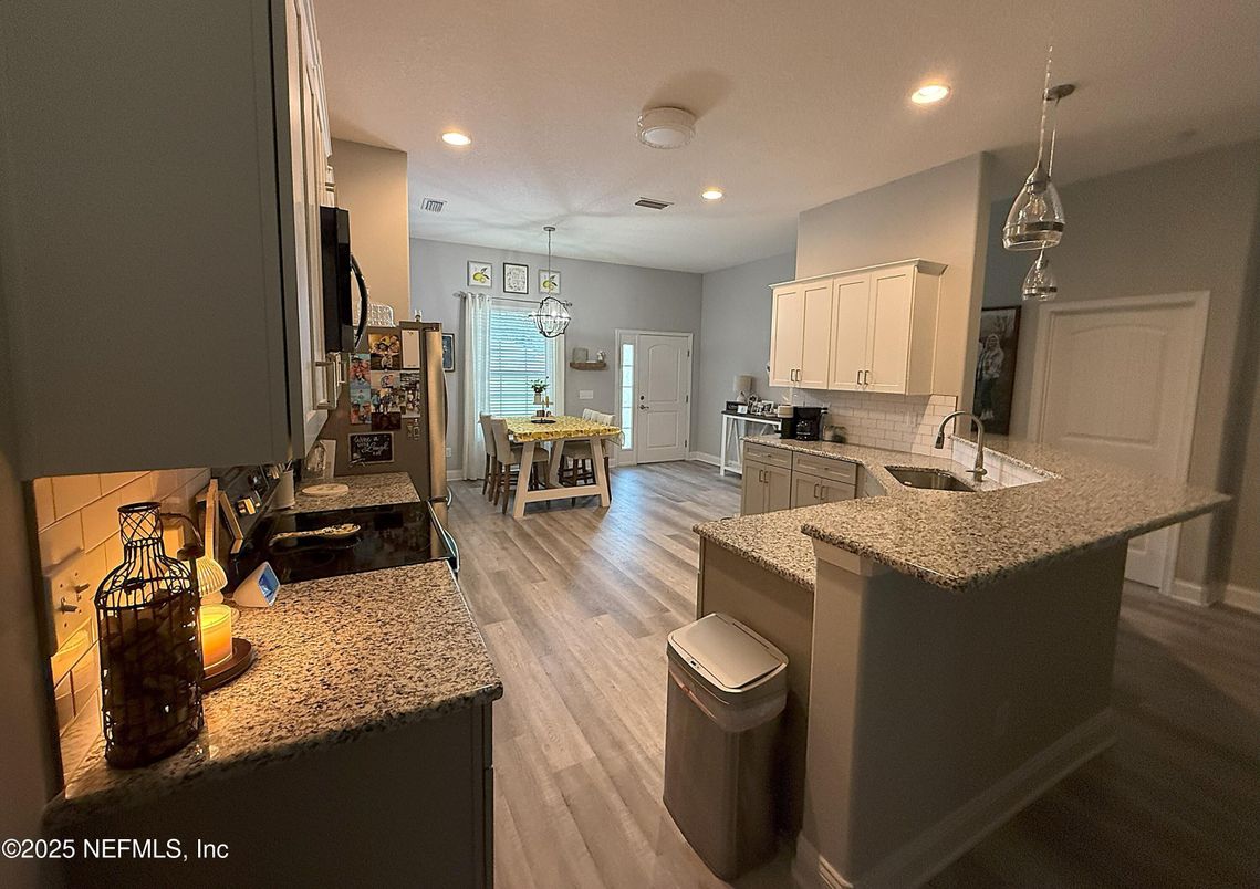 Dining room, Interior, Kitchen, Pendant Lights, Recessed Lighting, Wood Texture Flooring