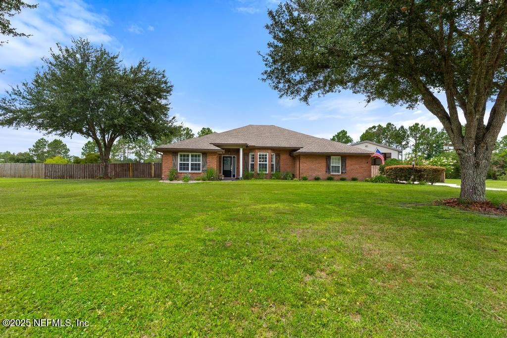 Backyard, Exterior, Facade, Brick Facade, Ranch