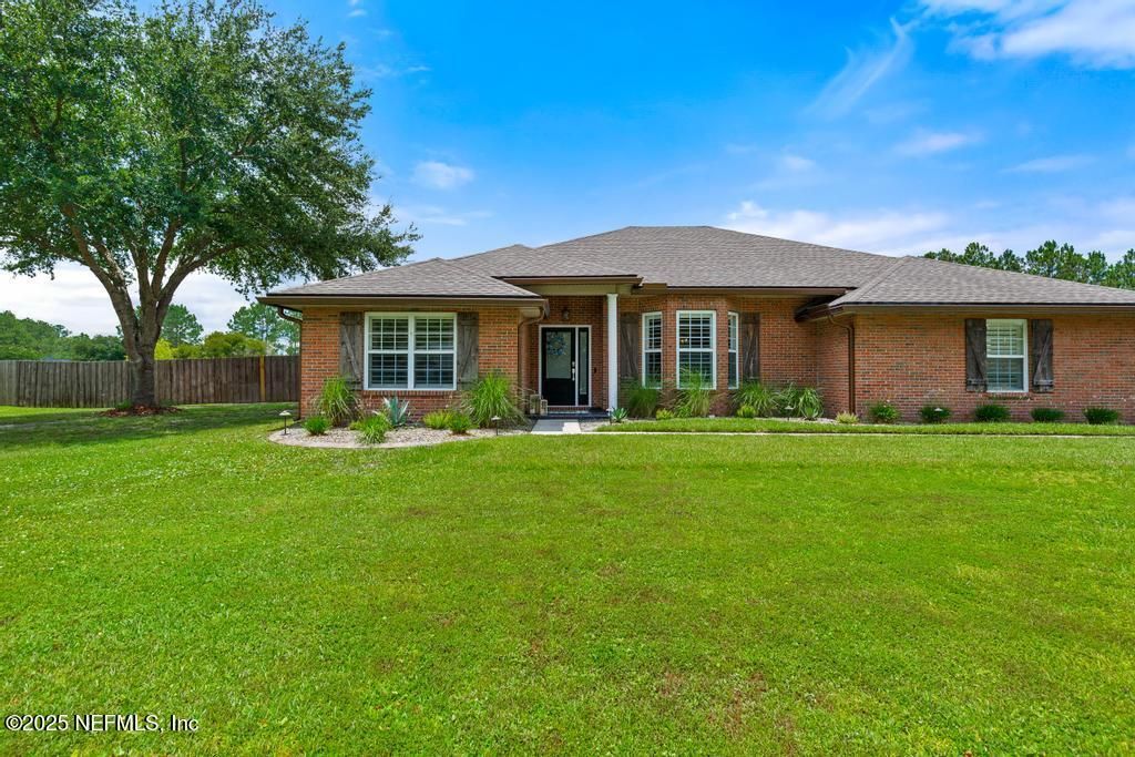 Exterior, Facade, Brick Facade, Ranch