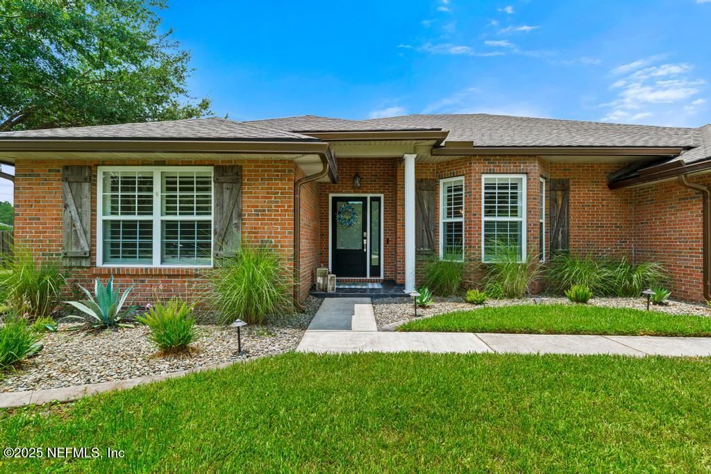 Exterior, Facade, Brick Facade, Ranch