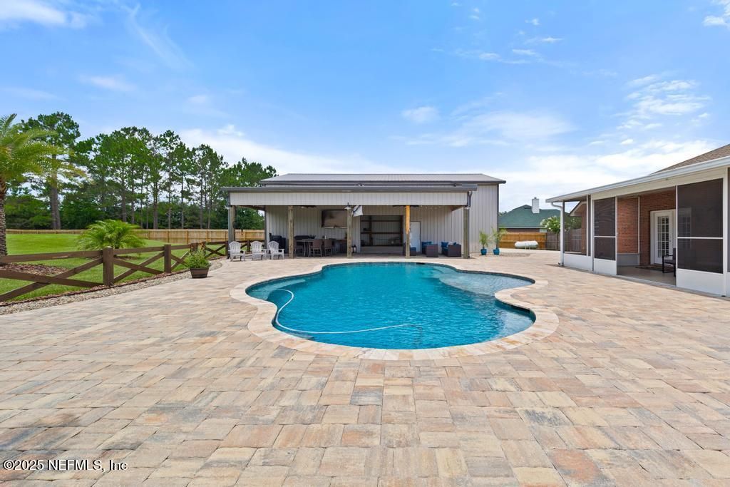 Exterior, Pool