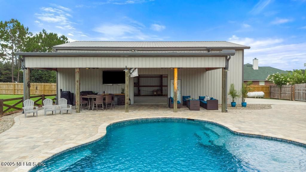 Exterior, Pool