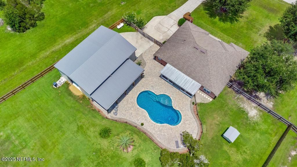 Exterior, Drone