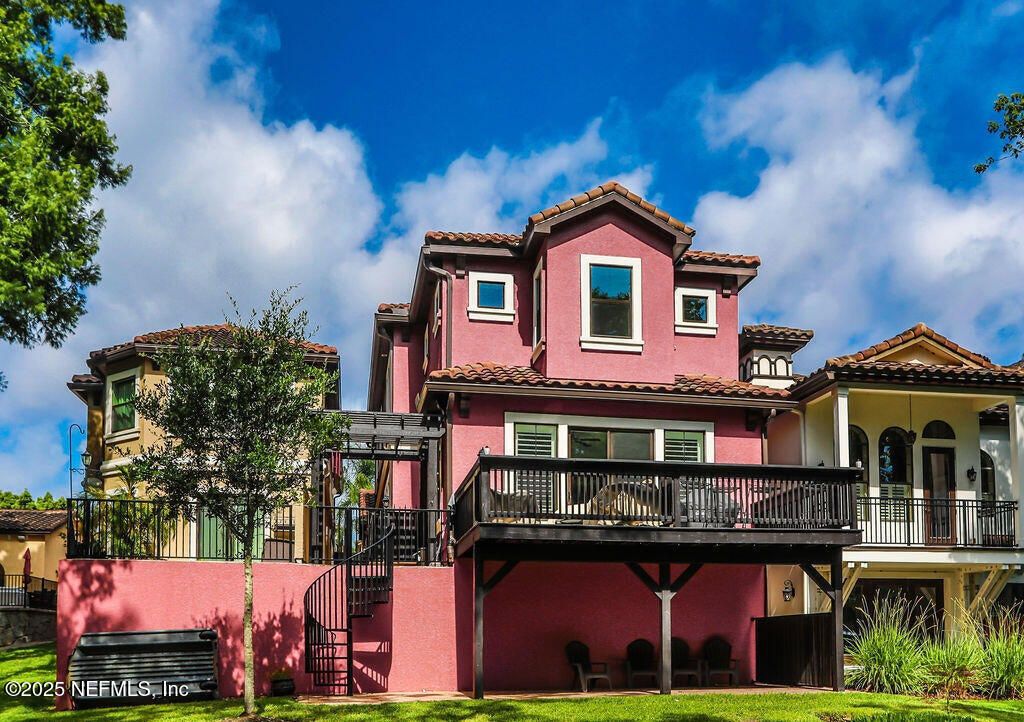Exterior, Facade, Mediterranean