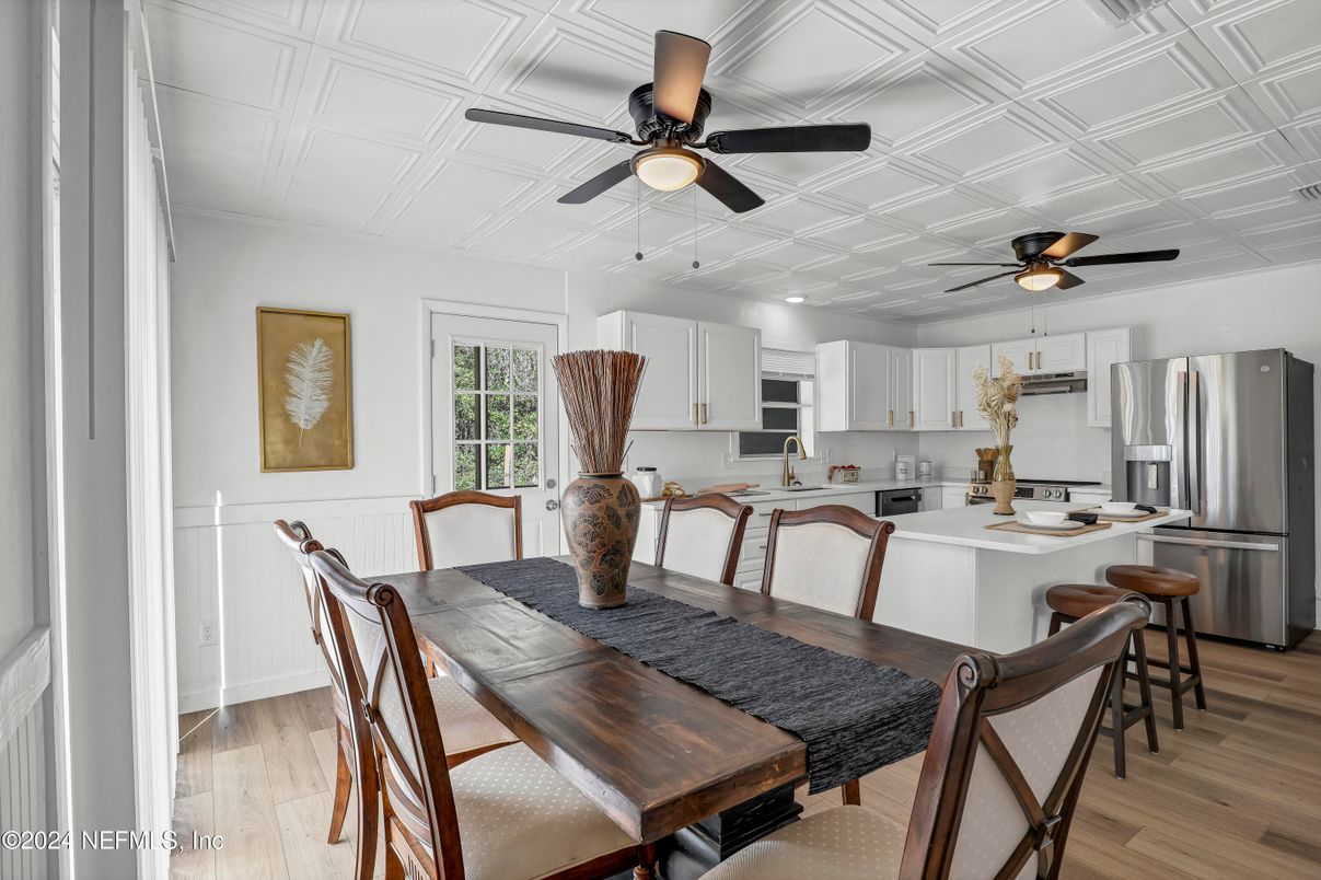Dining room, Interior, Kitchen, Stainless Steel Appliances, Wood Texture Flooring