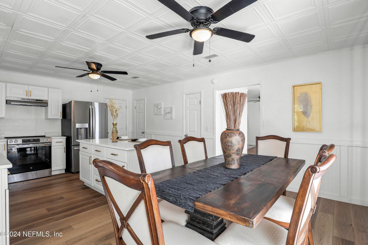 Dining room, Interior, Kitchen, Stainless Steel Appliances, Wood Texture Flooring