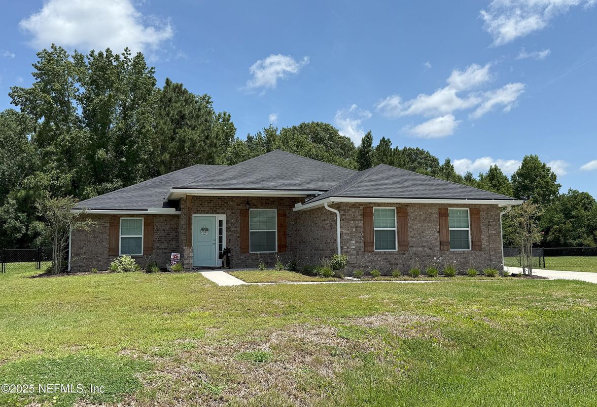 Exterior, Facade, Brick Facade, Ranch