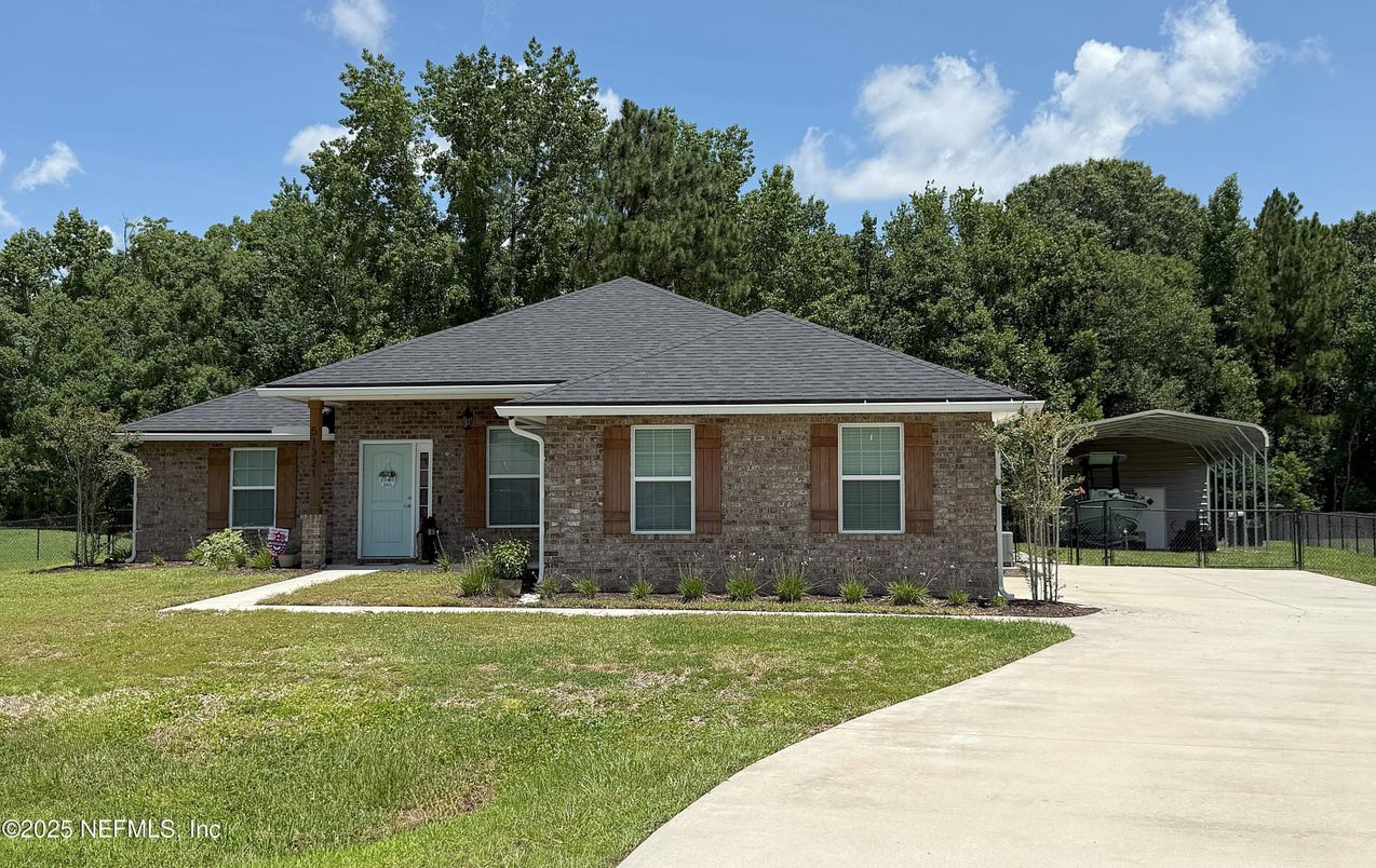 Exterior, Facade, Brick Facade, Ranch
