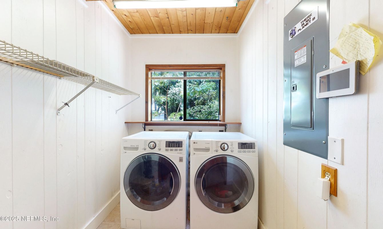 Interior, Washer, Wooden Ceilings