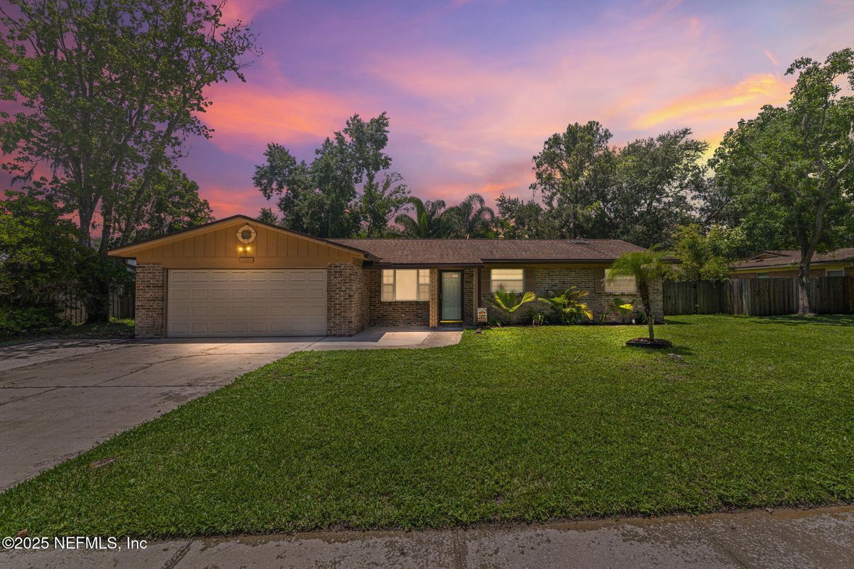 Attached, Exterior, Facade, Brick Facade, Ranch