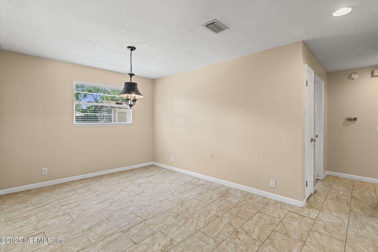 Empty room, Interior, Pendant Lights, Recessed Lighting