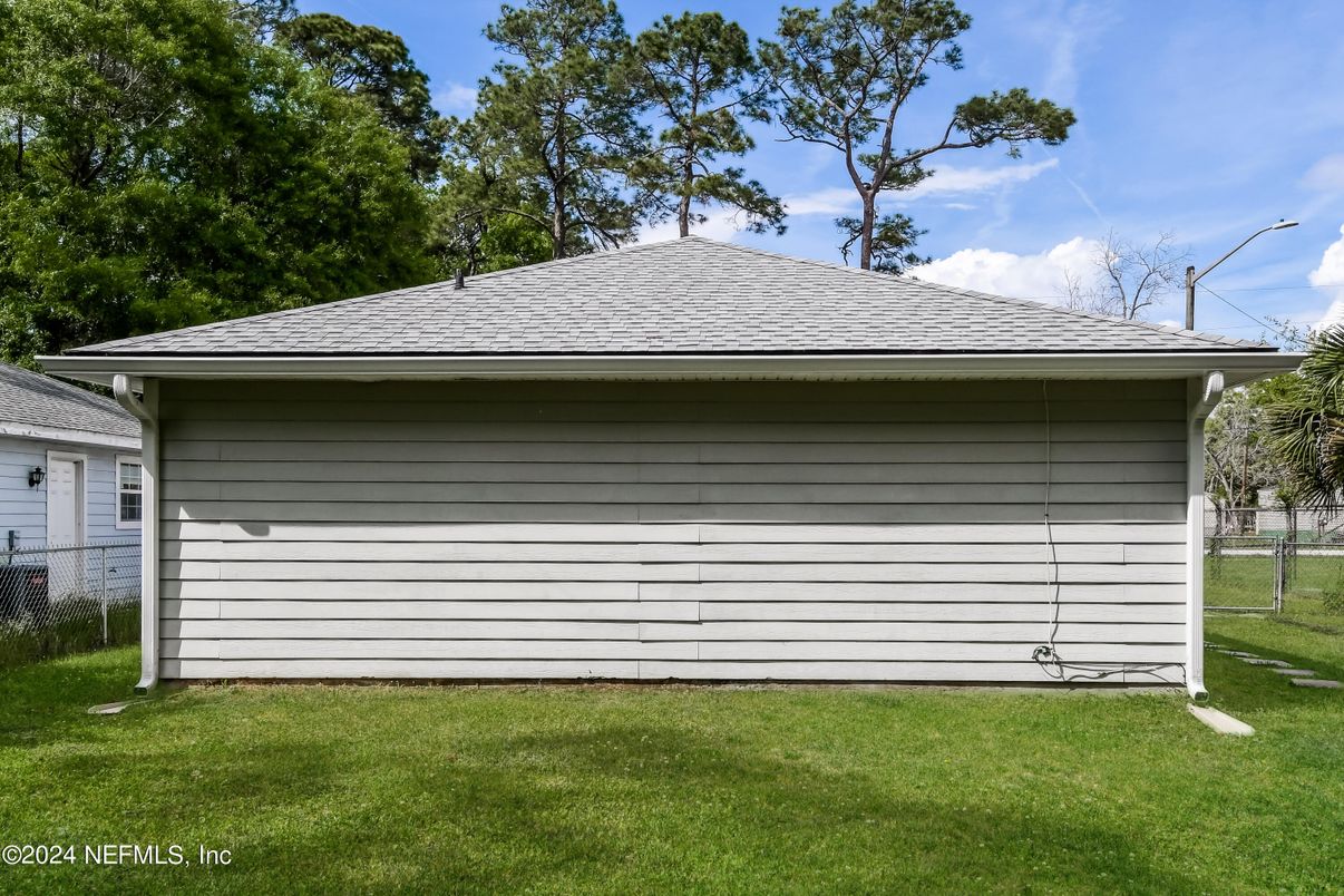 Detached Garage, Exterior