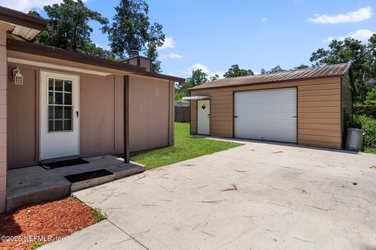 Detached Garage, Exterior