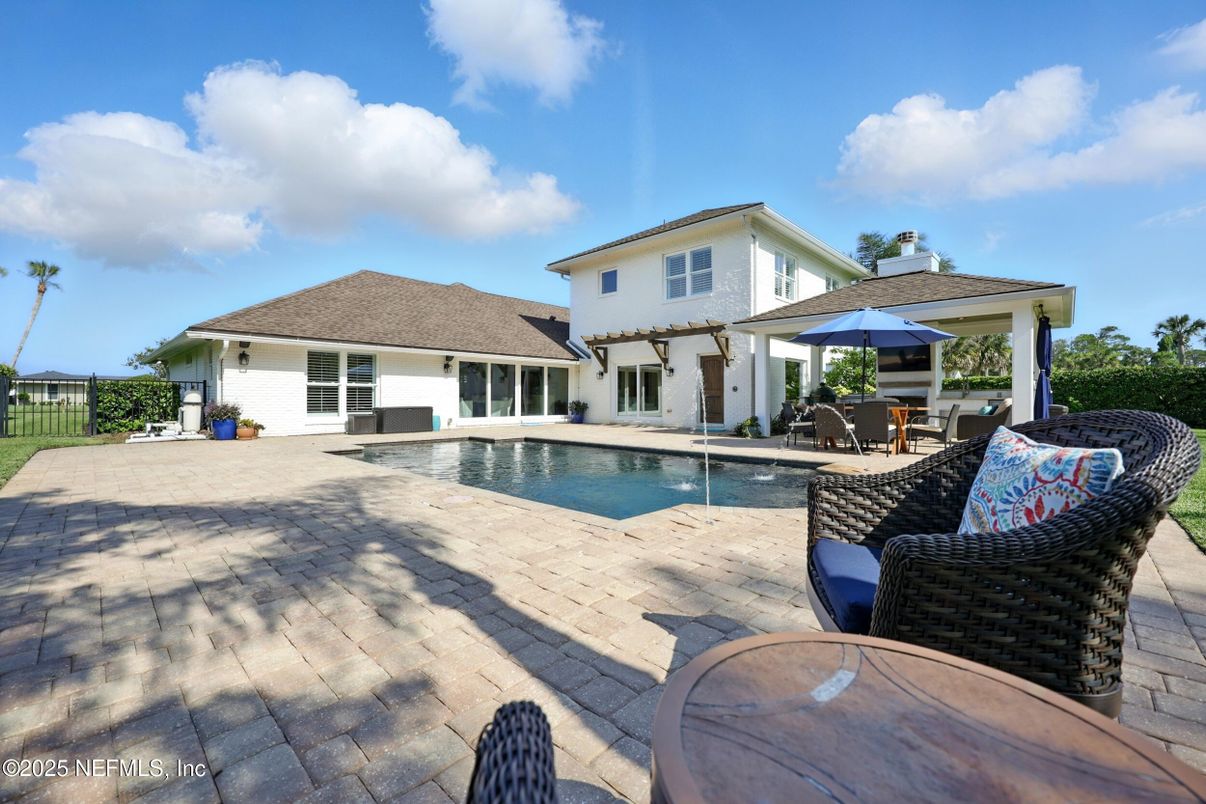 Exterior, Pool