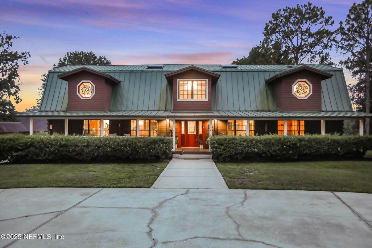 Exterior, Facade, Farmhouse