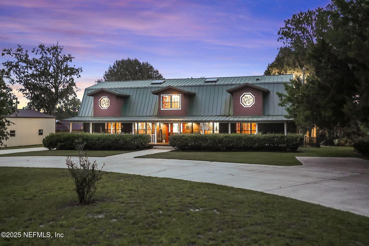 Backyard, Exterior, Facade, Farmhouse