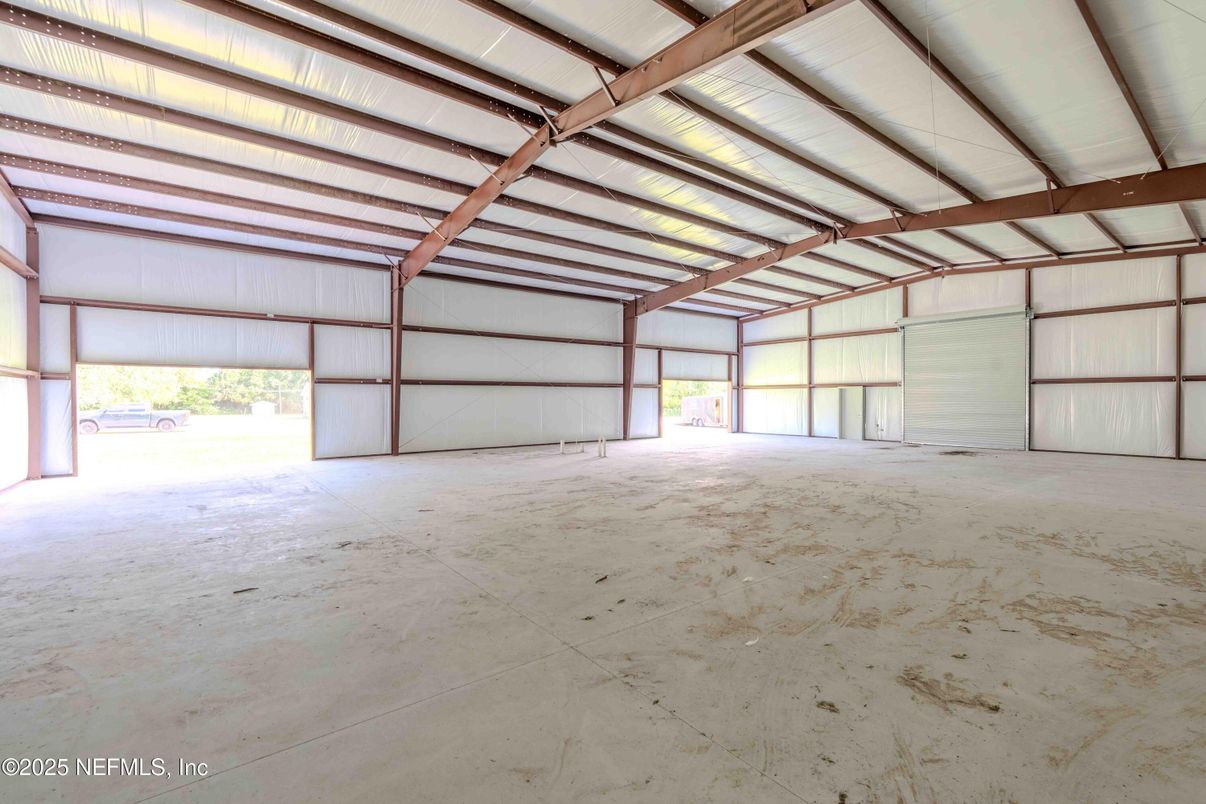 Garage, Interior, Wooden Beams