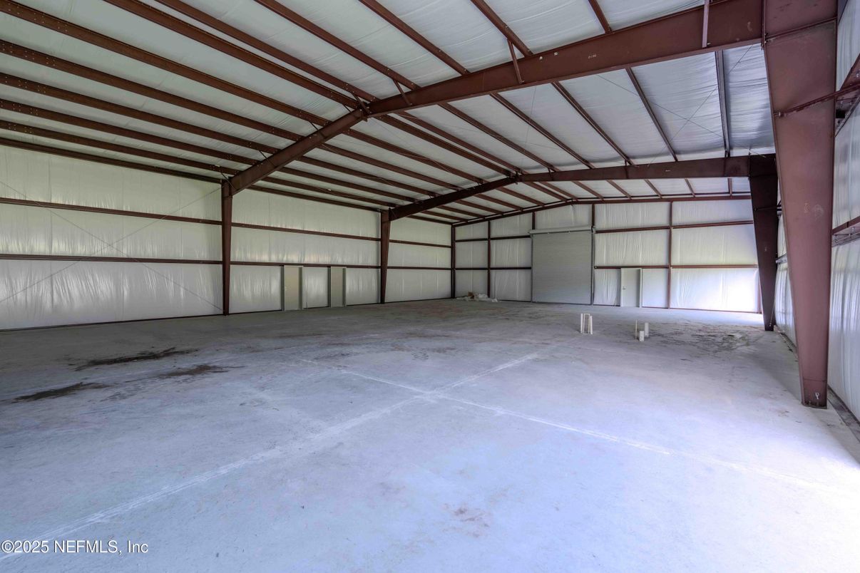 Garage, Interior, Wooden Beams