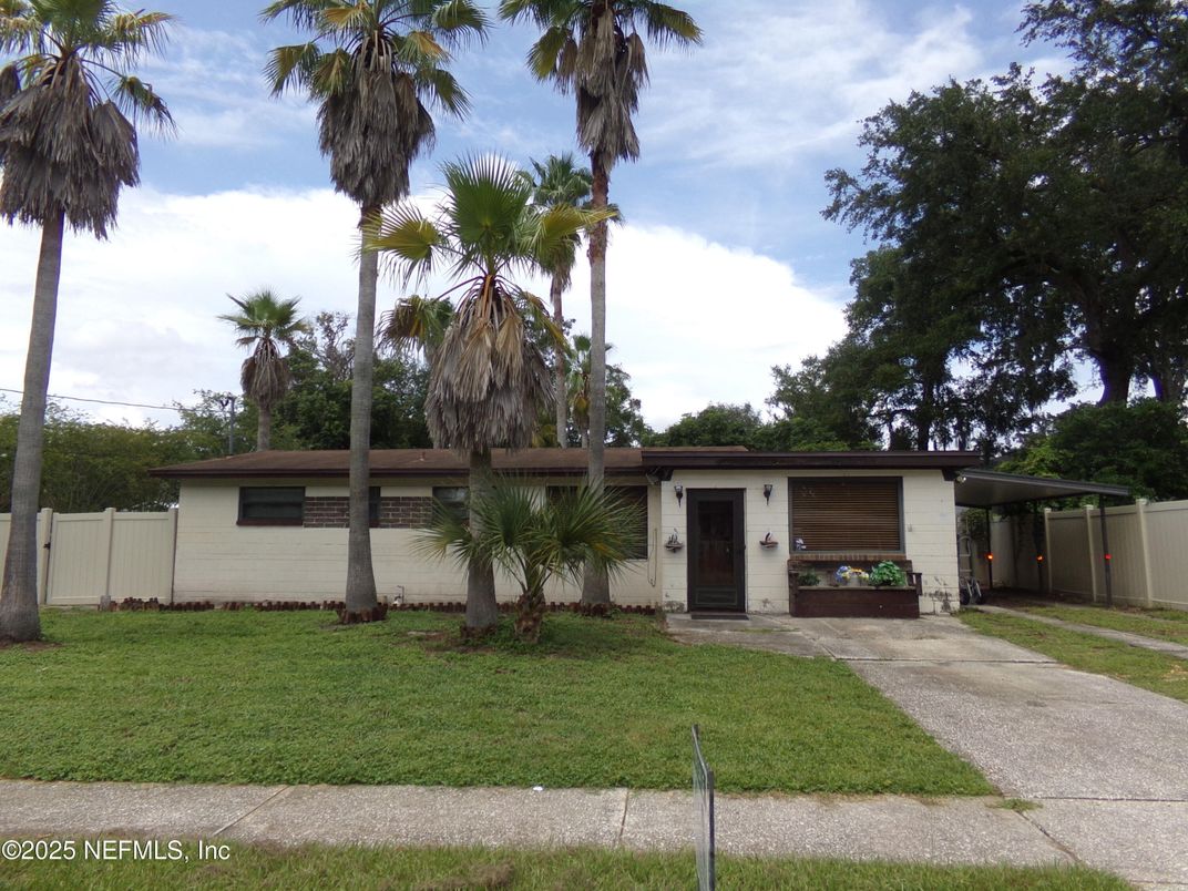 Backyard, Exterior, Facade, Ranch