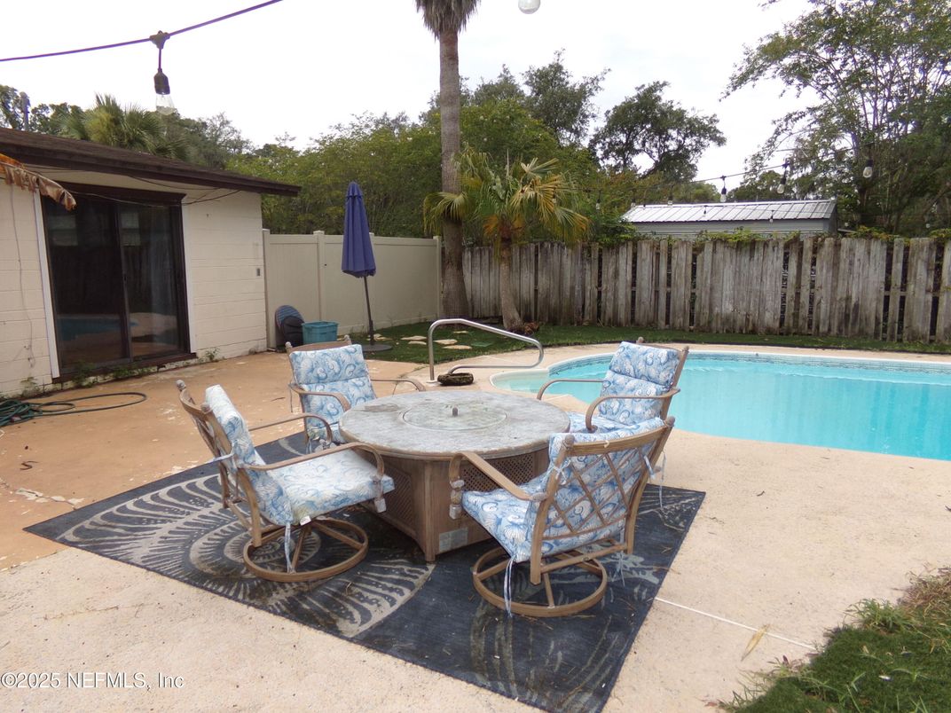 Exterior, Pool