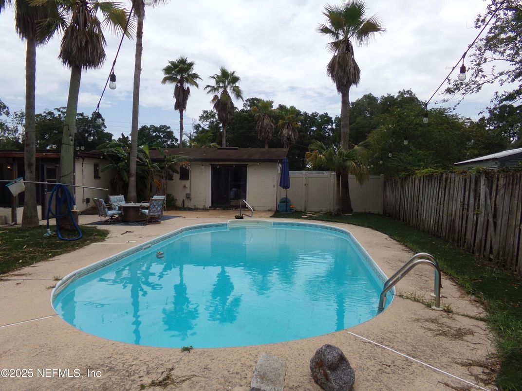 Exterior, Pool