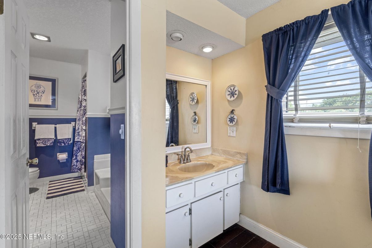 Bathroom, Interior, Recessed Lighting