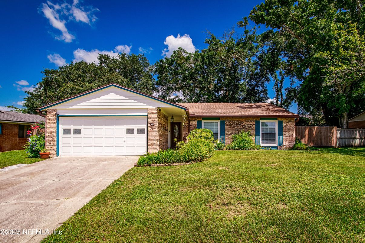 Attached, Exterior, Facade, Brick Facade, Ranch