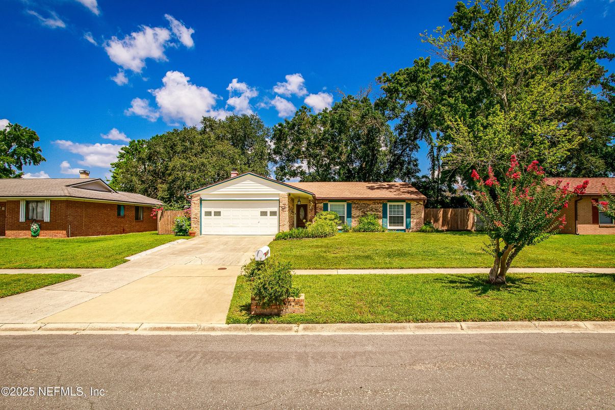 Attached, Detached Garage, Exterior, Facade, Brick Facade, Ranch