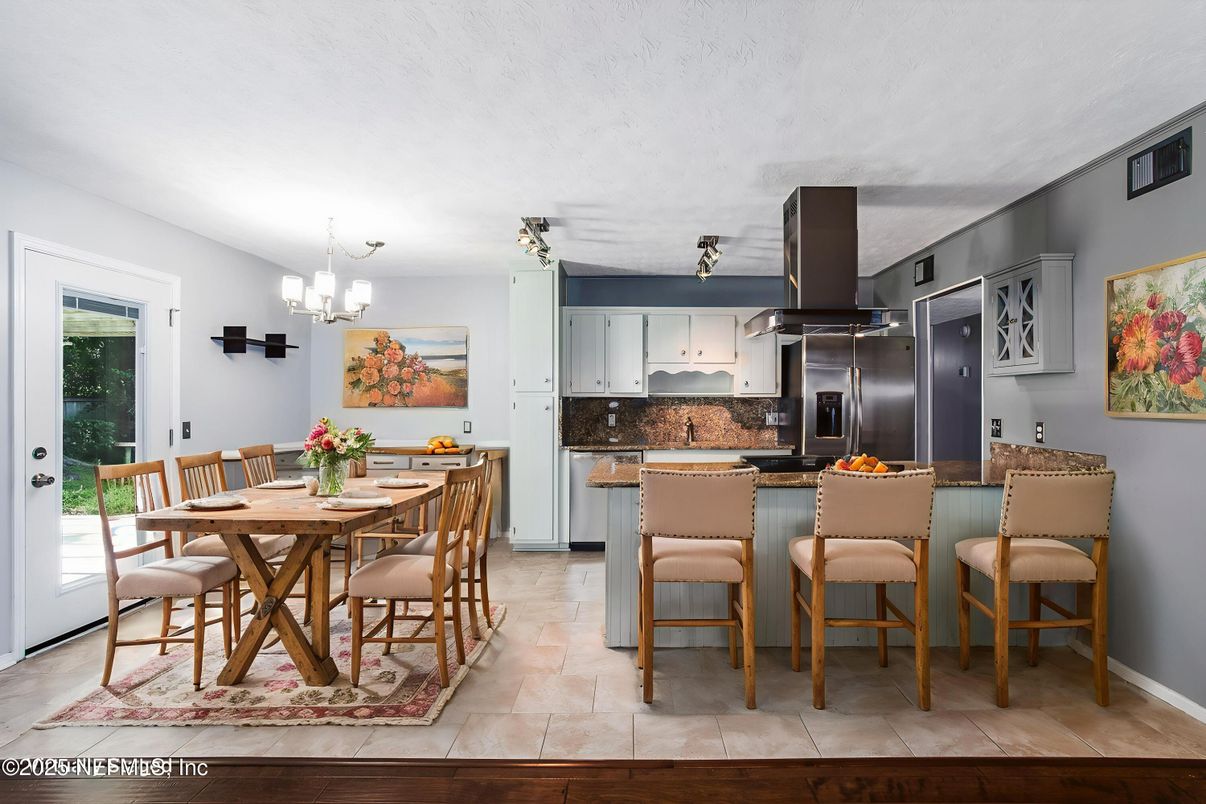Chandelier, Dining room, Interior, Kitchen