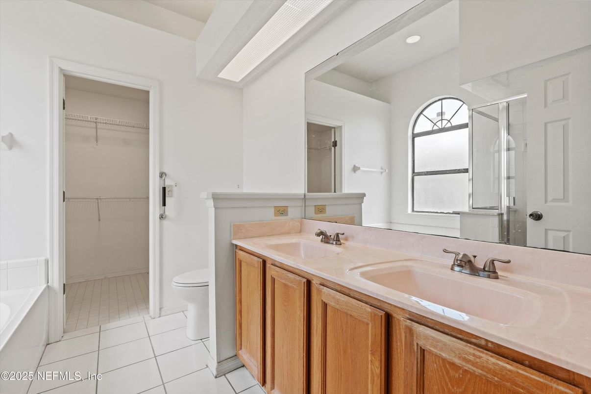 Bathroom, Dual Sink Vanities, Interior, Recessed Lighting