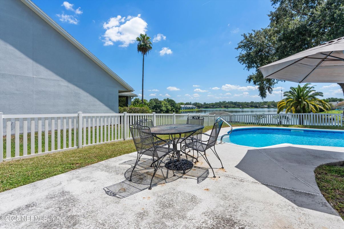Exterior, Pool, Water