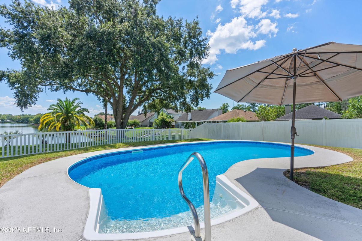 Exterior, Pool, Water